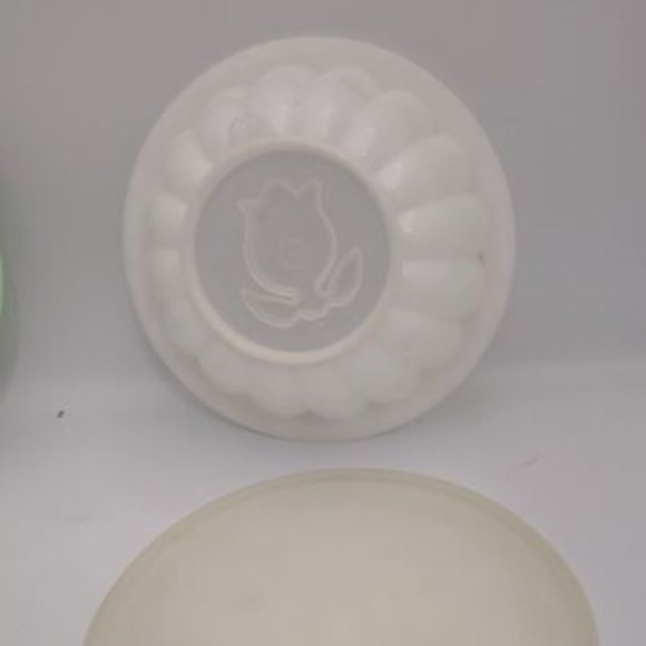 Vintage White Tupperware Jello Mold Jel-N-Serve With Lid Flower Tulip Design 8" - Picture 2 of 8